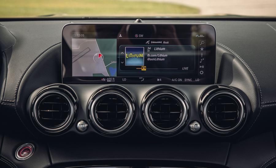 Детали интерьера Mercedes-AMG GT (C190) 2019 года  (NA) (фото 19 из 46)